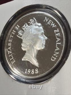 1988 NEW ZEALAND PROOF Silver $ Coin the YELLOW-EYED PENGUIN
