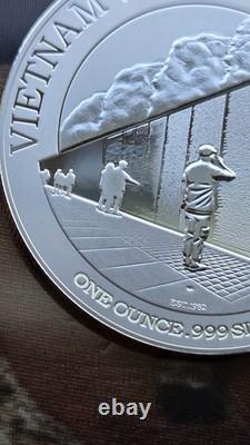 2015 Niue $2 Vietnam Veterans Memorial 1 oz. 999 Silver Proof America's Parks