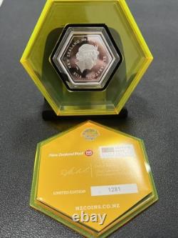 2018 MANUKA HONEYBEE 1oz NEW ZEALAND SILVER PROOF COLOURED LIMITED EDITION COIN