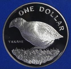 1982 Nouvelle-Zélande (7) coffret de monnaies Brillant Universel avec pièce de 1 $ Takahe, portefeuille bleu d'origine et certificat d’authenticité