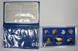 1982 Nouvelle-Zélande (7) coffret de monnaies Brillant Universel avec pièce de 1 $ Takahe, portefeuille bleu d'origine et certificat d’authenticité 1982 Nouvelle-Zélande (7) coffret de monnaies Brillant Universel avec pièce de 1 $ Takahe, portefeuille bleu d'origine et certificat d’authenticité