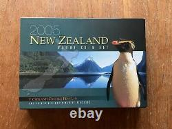 2005 New Zealand Proof Coin Set Avec Un Pingouin Argenté