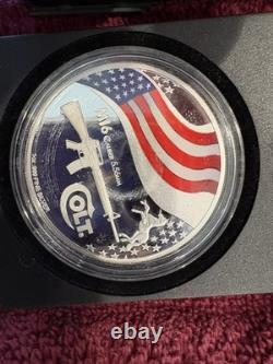 2010 Niue M16 Colt 5,56 mm Pièce de preuve colorée 1 oz. Argent 999 Monnaie de Nouvelle-Zélande