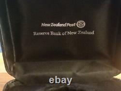 2021 Pièce de monnaie Proof de Nouvelle-Zélande Kaka 1 dollar en argent d'une once. Gravure photoréaliste brillante.