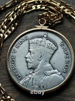 Beau demi-couronne en argent de Nouvelle-Zélande de 1933 sur une chaîne en or rempli de 24 carats