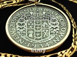 Beau demie-couronne en argent néo-zélandaise de 1934 sur une chaîne Figaro en plaqué or 24 carats