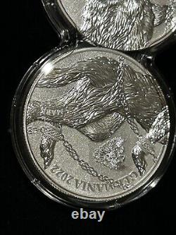 En français, cela se traduirait par : Ensemble de pièces de monnaie Germania Beasts Fenrir 2 x 1 oz. en argent 9999 BU de 2022 avec capsule duo.