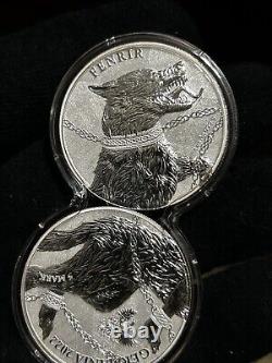 En français, cela se traduirait par : Ensemble de pièces de monnaie Germania Beasts Fenrir 2 x 1 oz. en argent 9999 BU de 2022 avec capsule duo.