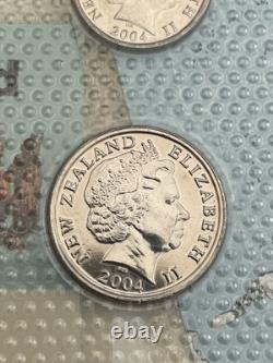 Ensemble touristique néo-zélandais 2004 NZ/Allemand avec une pièce d'erreur RARE 10c MULE à double bord