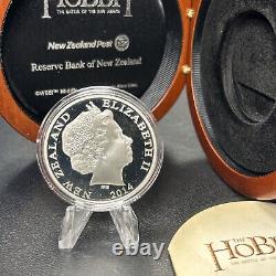 Pièce de monnaie néo-zélandaise de 1 once en argent 2014 avec coffret en bois du Hobbiton LOTR et certificat d'authenticité