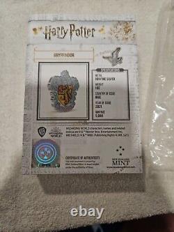 Pièce en forme de blason Gryffondor Harry Potter 2021 Niue 2 $ NGC PF70 UC FR