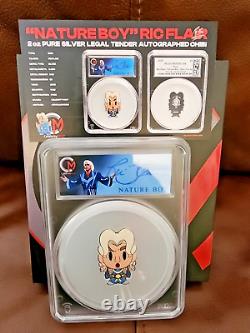 Ric Flair 2023 Chibi Robe Bleue Étiquette Autographiée Boîte et Certificat d'Authenticité 2oz