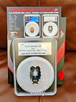 Ric Flair 2023 Chibi Robe Bleue Étiquette Autographiée Boîte et Certificat d'Authenticité 2oz