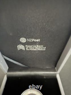 Seulement 500 frappés - Nouvelle-Zélande Ciel Sombre/ Ciel Clair 2 OZ. Ensemble de pièces en argent Proof